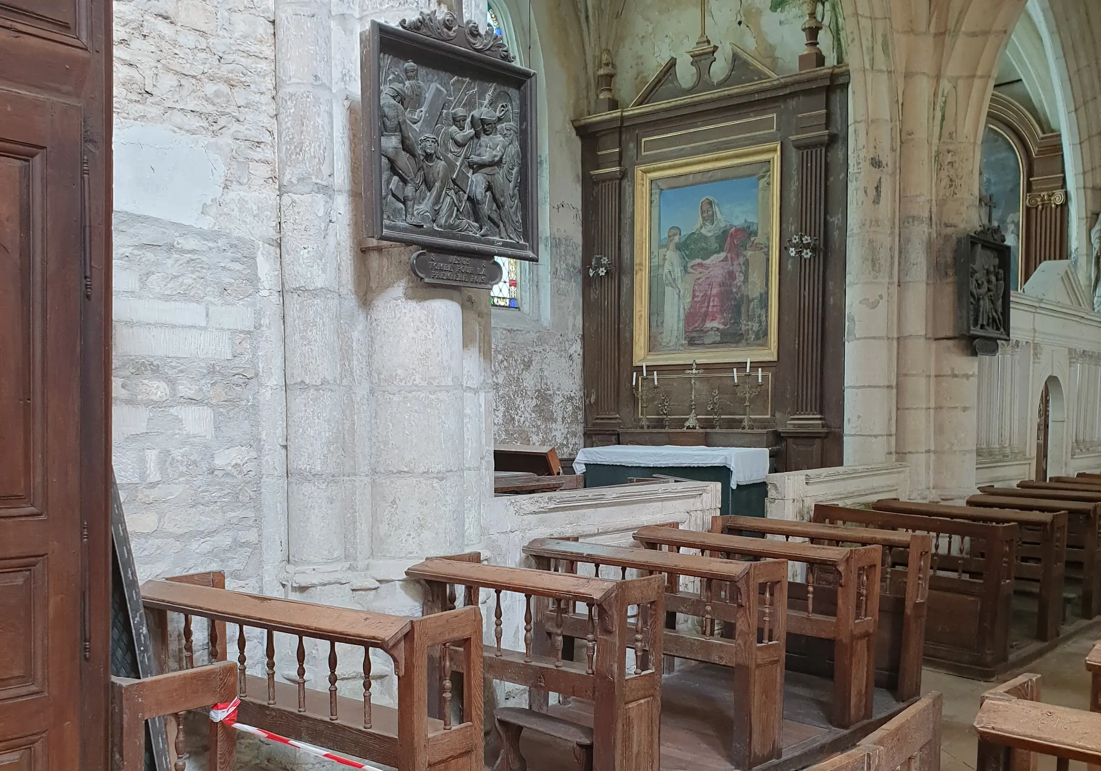 Rc1959 — CC BY-SA 4.0 The church interior at Saint-Pierre-ès-Liens in Ricey-Bas, Les Riceys