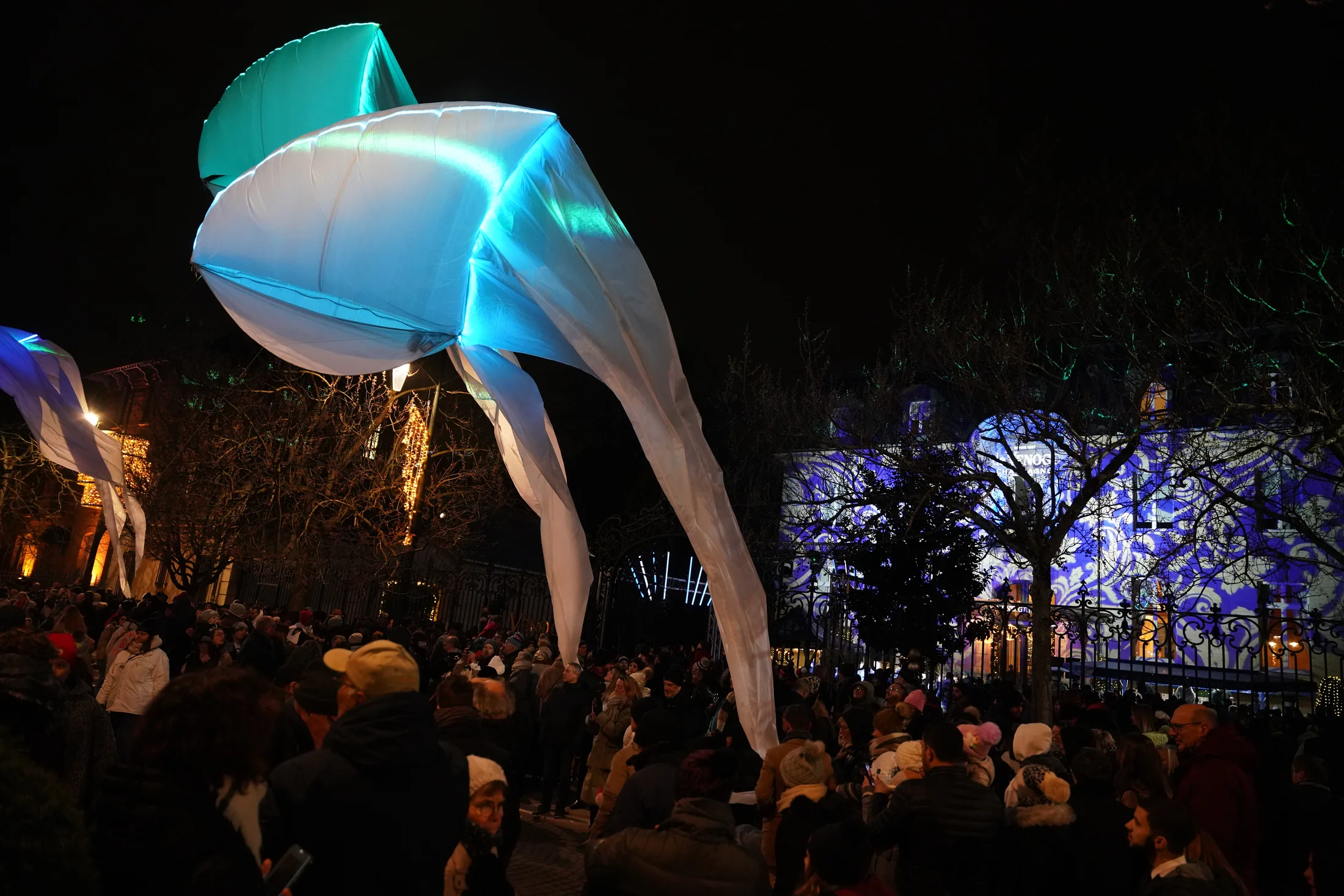 Performance at de Venoge during Habits de Lumière in Épernay in 2024