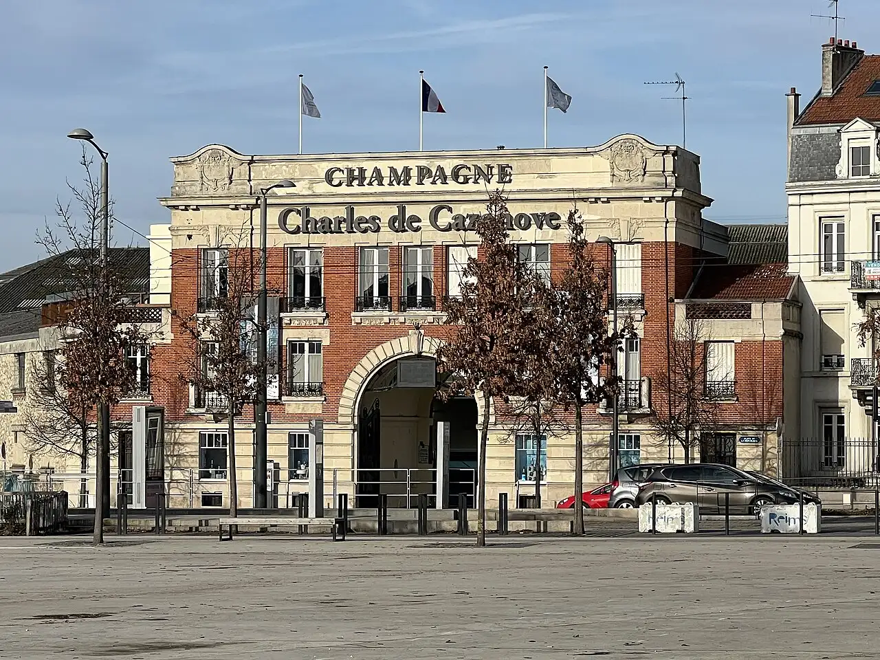 Charles de Cazanove building in Reims