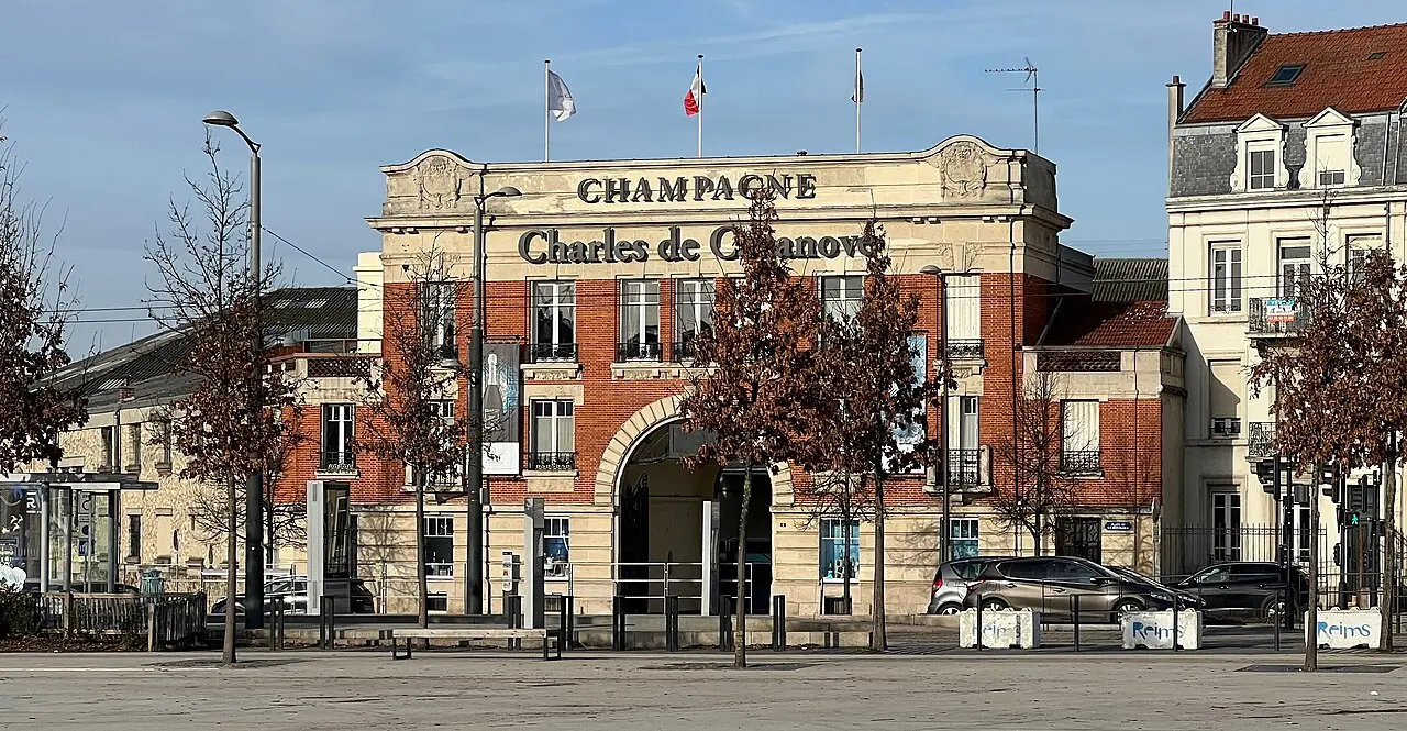A second view of the Charles de Cazanove building in Reims