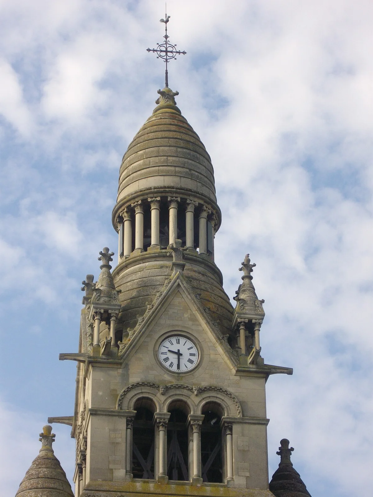 A second view of Saint-Pierre-Saint-Paul church in Épernay
