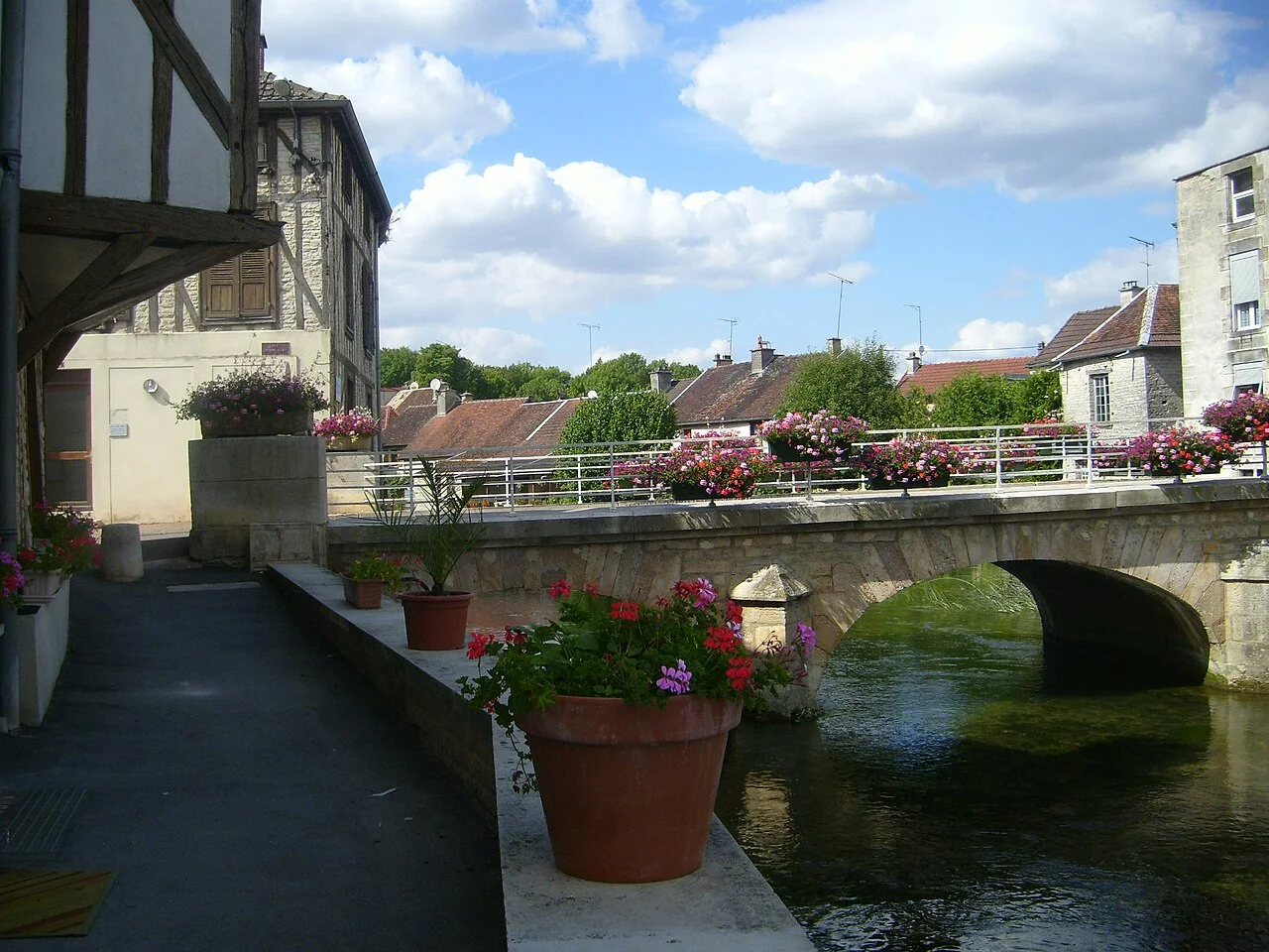 René Hourdry — CC BY-SA 4.0 Bridge over the River Ource in Essoyes