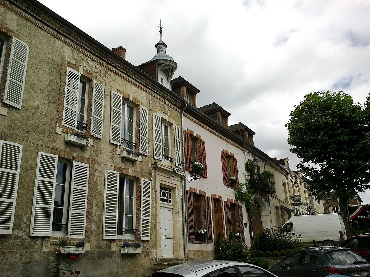 Wrought-iron sign on rue Henri-Martin in Hautvillers