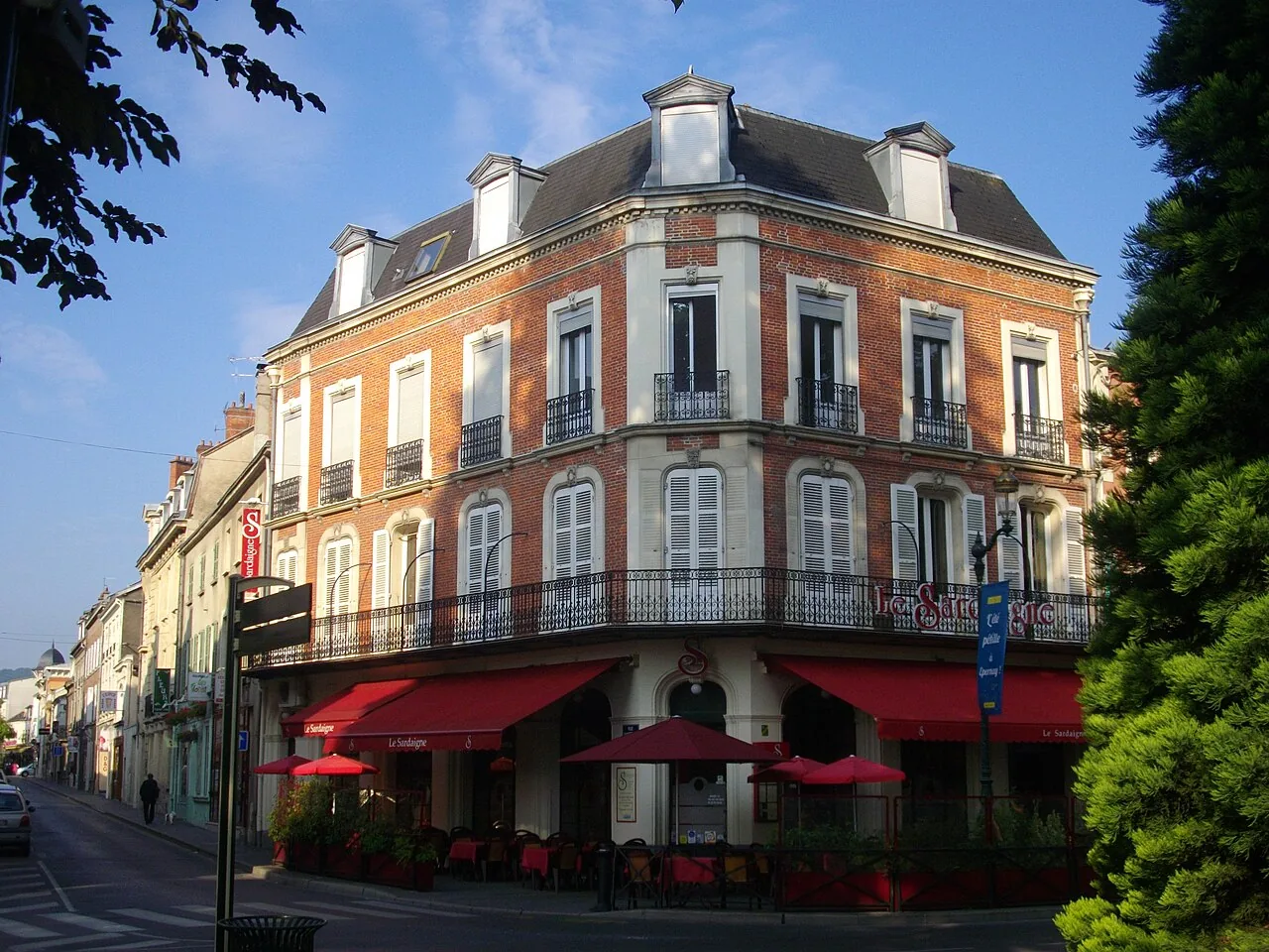 Place Mendès-France in central Épernay