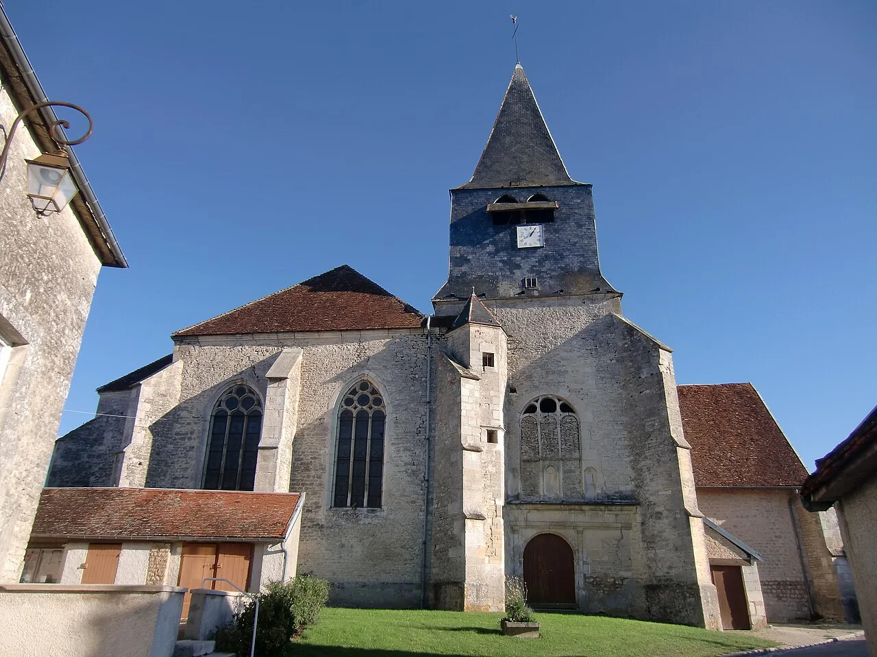 A second view of the church in Ville-sur-Arce